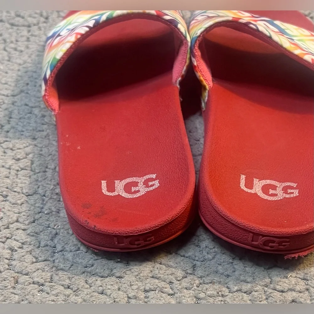 Ugg Beach Slippers Girls Size 1 Red And White‎ Logo Print